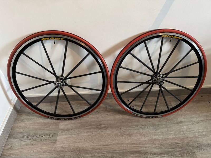 Used Giant Composite 700c Wheelset 2003 bike — image 1 of 7