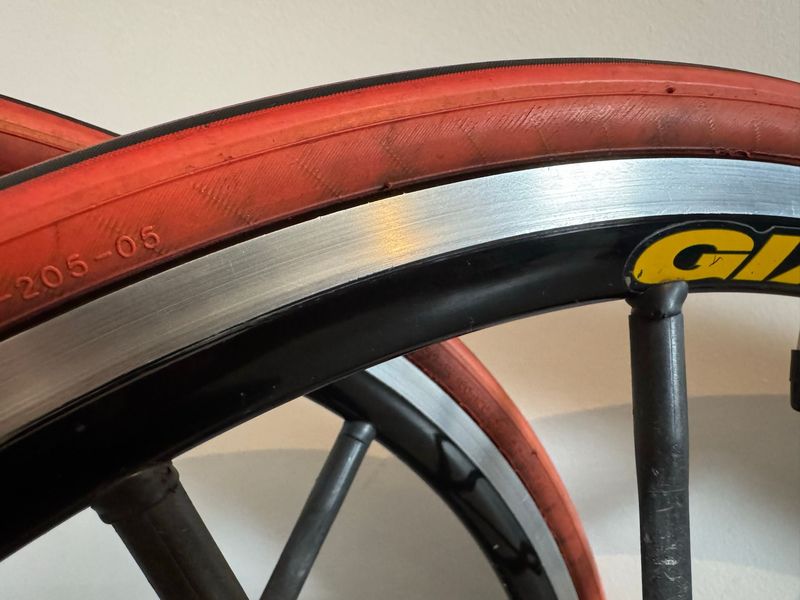 Used Giant Composite 700c Wheelset 2003 bike — image 6 of 7