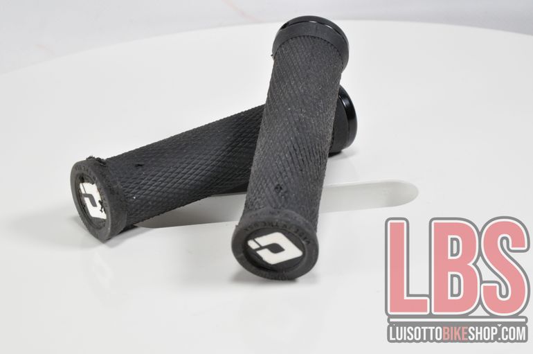 Used obi Coppia manopole con collarino. bike — image 10 of 12