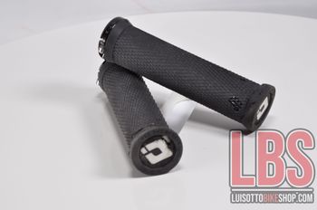 Used obi Coppia manopole con collarino. bike — image 2 of 12