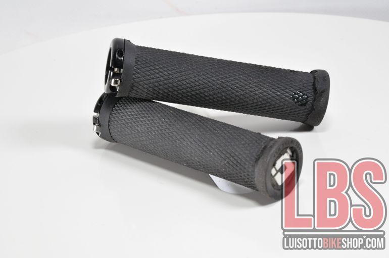 Used obi Coppia manopole con collarino. bike — image 3 of 12