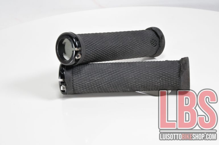 Used obi Coppia manopole con collarino. bike — image 4 of 12