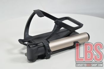 Syncros, Porta borraccia attrezzato con multitools Matchbox Tailor HV+ e pompa a 3 stadi. cod A00650