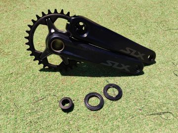 Käytetty Shimano BUELAS SLX M7120 2025 Drivetrain & Pedals