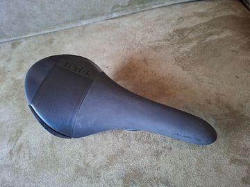 Použité Fizik Aliante R5 Manganese 138mm 2019 Saddles & Seatposts