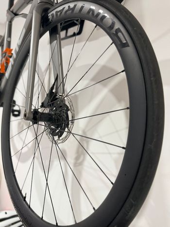 Tweedehands Bontrager Aeolus Pro 37 TLR Disc Road Wheel 2022 bike — afbeelding 3 van 15