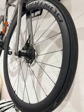 Tweedehands Bontrager Aeolus Pro 37 TLR Disc Road Wheel 2022 bike — afbeelding 4 van 15