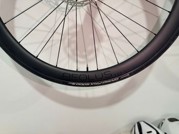 Tweedehands Bontrager Aeolus Pro 37 TLR Disc Road Wheel 2022 bike — afbeelding 12 van 15