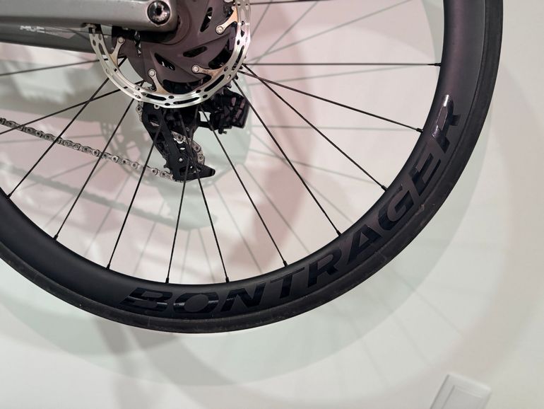Tweedehands Bontrager Aeolus Pro 37 TLR Disc Road Wheel 2022 bike — afbeelding 14 van 15
