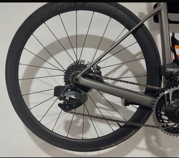 Tweedehands Bontrager Aeolus Pro 37 TLR Disc Road Wheel 2022 Wheels
