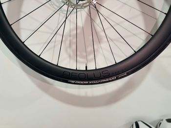 Tweedehands Bontrager Aeolus Pro 37 TLR Disc Road Wheel 2022 bike — afbeelding 11 van 15