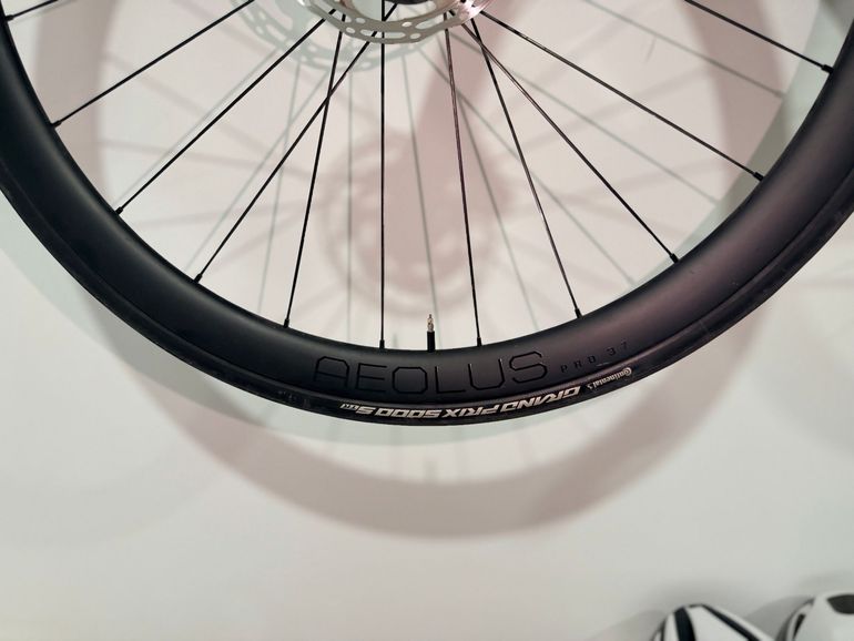 Tweedehands Bontrager Aeolus Pro 37 TLR Disc Road Wheel 2022 bike — afbeelding 11 van 15