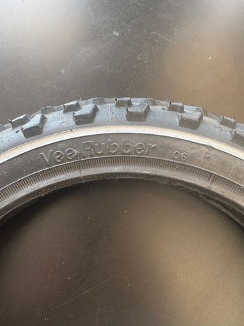 Used Vee rubber Copertone 12 pollici bike — image 1 of 3