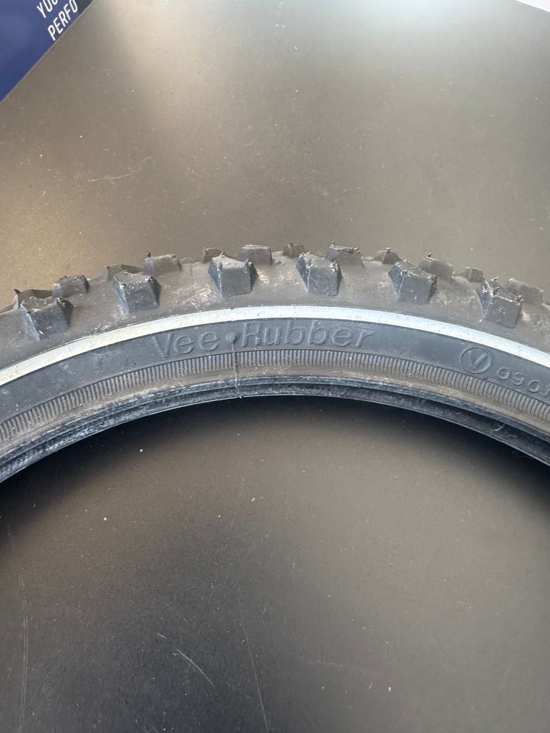 Used Vee rubber Copertura 14x1 3/8 x 1 5/8 bike — image 1 of 3