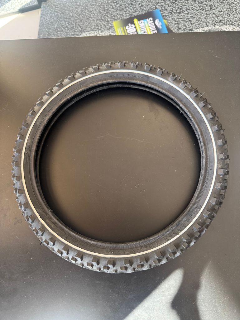Used Vee rubber Copertura 14x1 3/8 x 1 5/8 bike — image 2 of 3