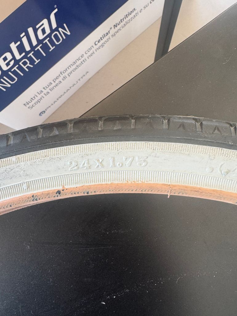 Used Vee rubber Copertura 24x1,75 bike — image 3 of 3
