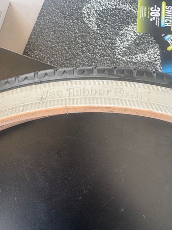 Used Vee rubber Copertura 24x1,75 bike — image 2 of 3