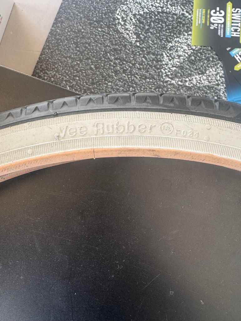 Used Vee rubber Copertura 24x1,75 bike — image 2 of 3