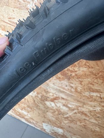 Used Vee rubber Copertura 29x2.10 bike — image 2 of 3