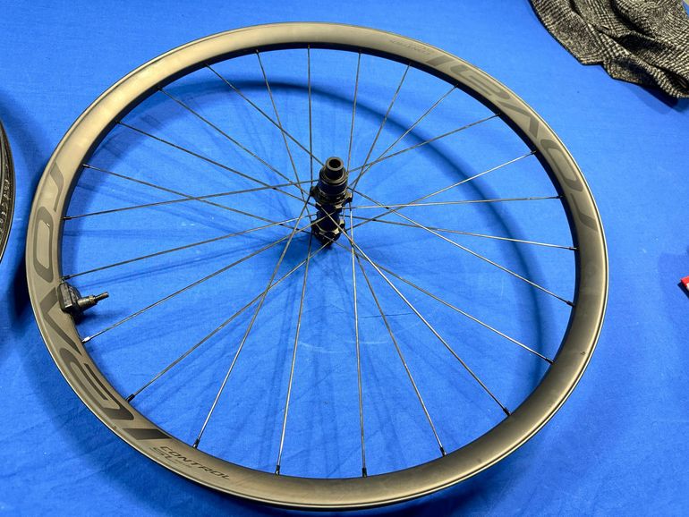 Used Specialized Control SL V 370 29" Wheel 2024 bike — image 4 of 11
