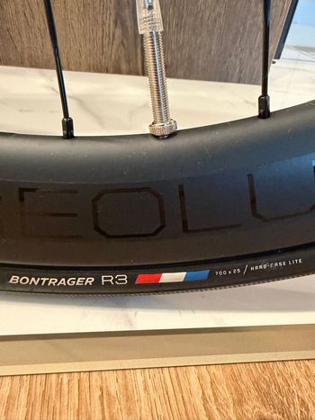 Bontrager, Tires 2x R3 hard-case Lite TLR