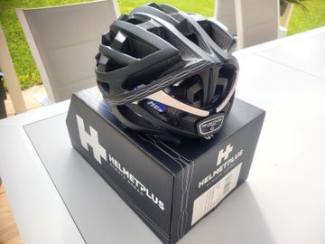 Used helmet+ cronos 2026 Cycling Accessories