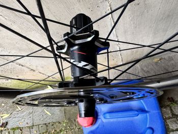Used Zipp 303 Firecrest Tubeless Disc-brake 2019 bike — image 17 of 19