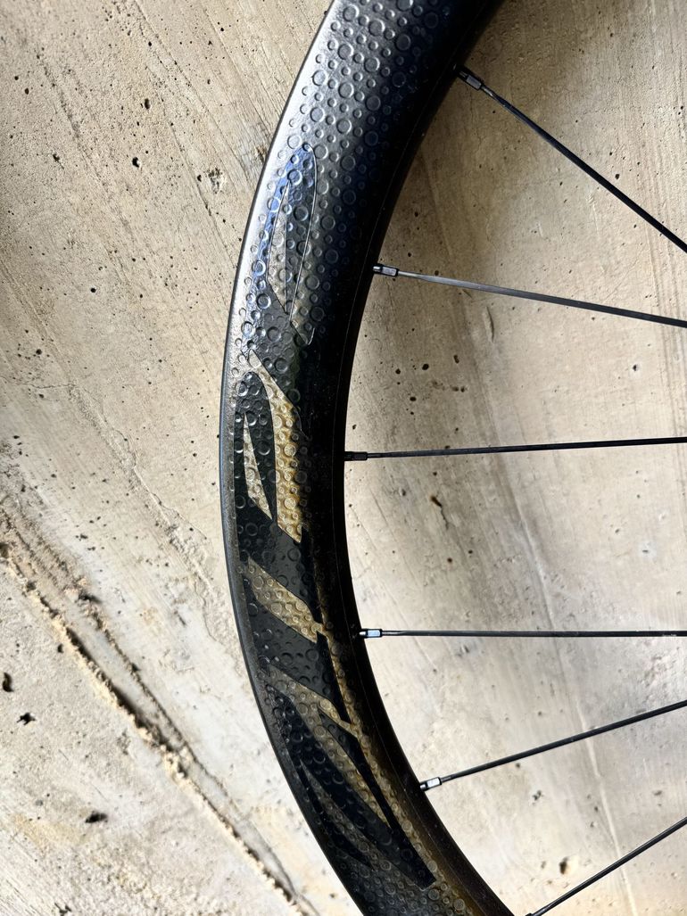 Used Zipp 303 Firecrest Tubeless Disc-brake 2019 bike — image 10 of 19