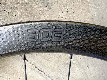 Used Zipp 303 Firecrest Tubeless Disc-brake 2019 bike — image 13 of 19