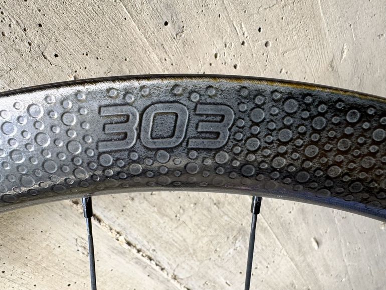 Used Zipp 303 Firecrest Tubeless Disc-brake 2019 bike — image 13 of 19