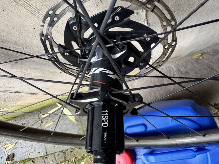 Used Zipp 303 Firecrest Tubeless Disc-brake 2019 bike — image 19 of 19