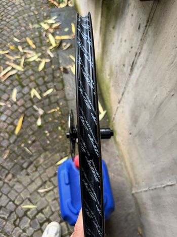 Used Zipp 303 Firecrest Tubeless Disc-brake 2019 bike — image 18 of 19