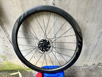 Used Zipp 303 Firecrest Tubeless Disc-brake 2019 bike — image 11 of 19