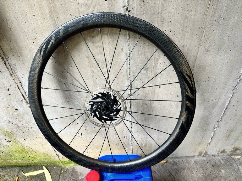 Used Zipp 303 Firecrest Tubeless Disc-brake 2019 bike — image 11 of 19