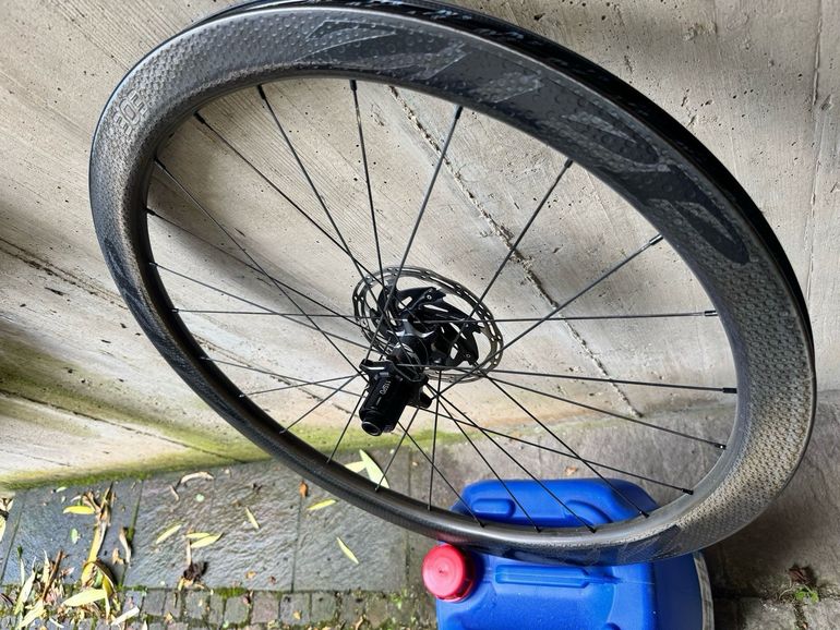 Used Zipp 303 Firecrest Tubeless Disc-brake 2019 bike — image 15 of 19