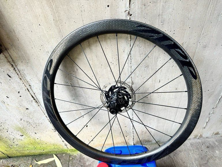 Used Zipp 303 Firecrest Tubeless Disc-brake 2019 bike — image 14 of 19