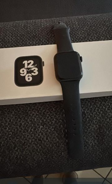 Used Apple wach s3 gen.1 Electronics