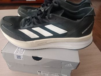 Adidas, adizero Boston 11 placa de carbono