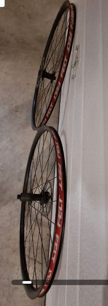 Used Felt ruote 28 bike — image 2 of 10
