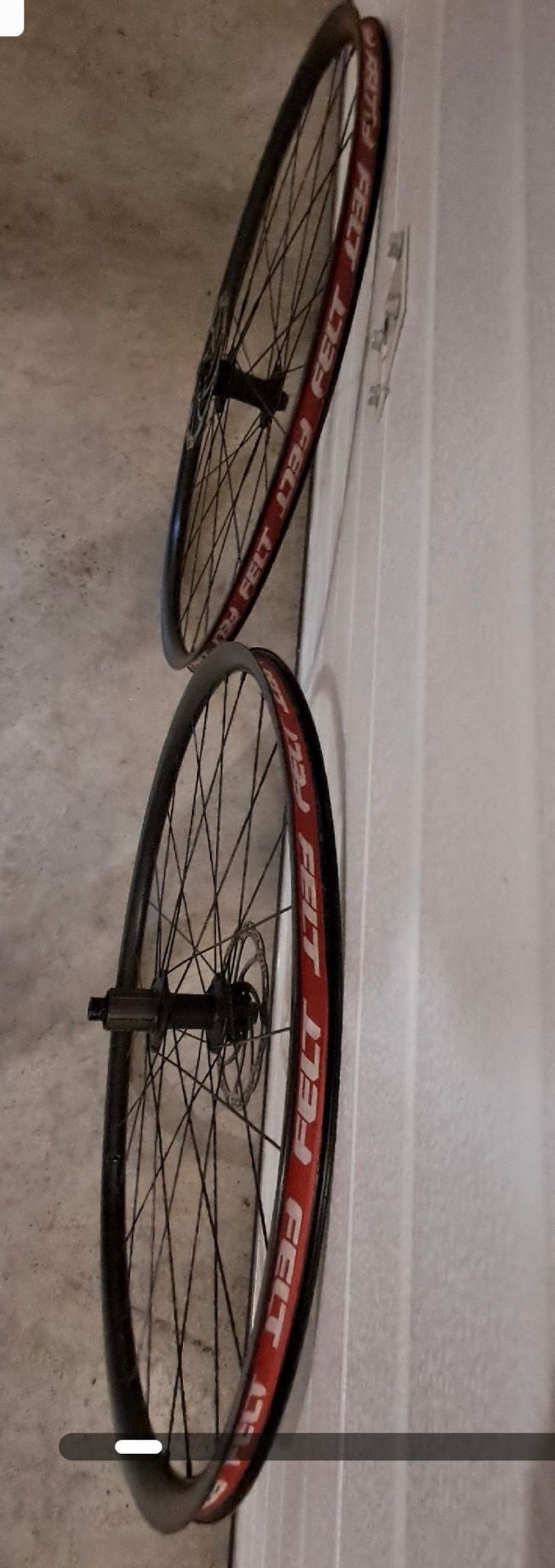 Used Felt ruote 28 bike — image 2 of 10