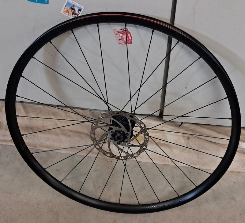 Used Felt ruote 28 bike — image 4 of 10