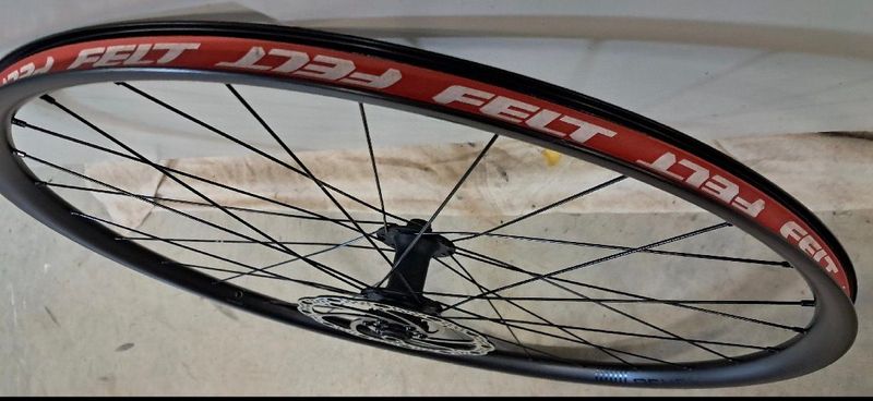 Used Felt ruote 28 bike — image 6 of 10