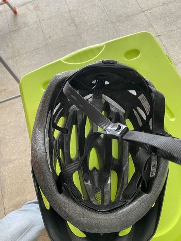Used Bell Venture Helmet 2023 bike — image 4 of 5
