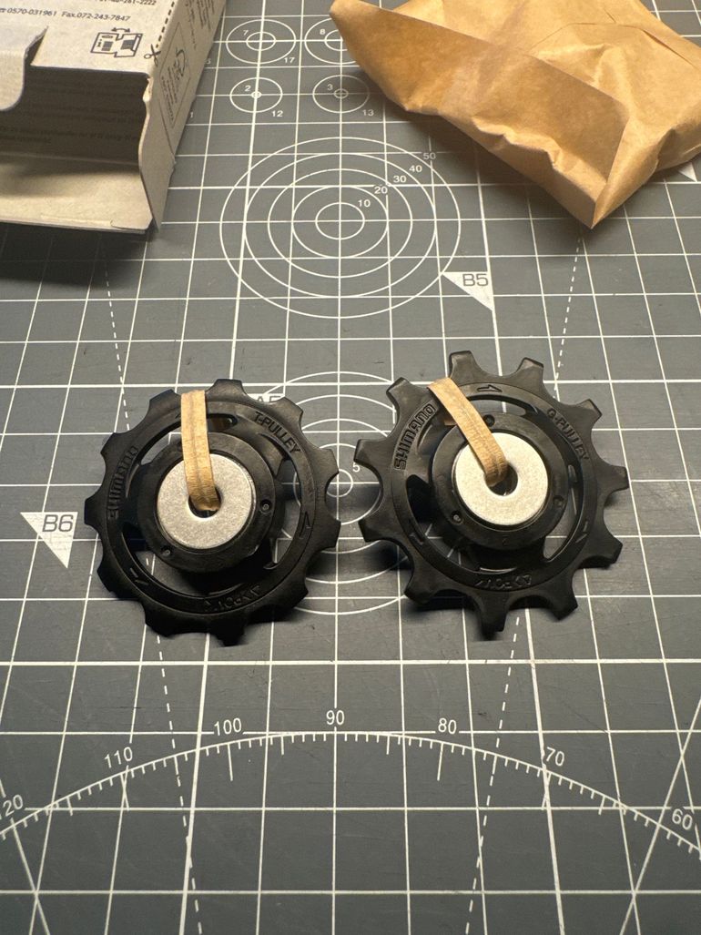 Used Shimano Ultegra Pulley Set bike — image 2 of 2