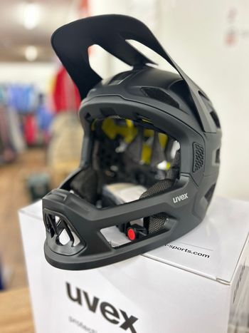 Uvex, Revolt MIPS All Black