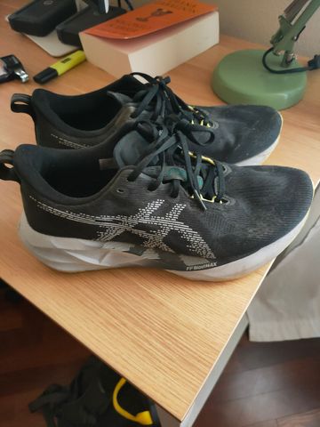 Used Asics Novablast 5 2025 Running Shoes