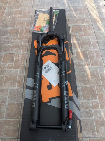 Fox 36 AWL HD 140mm 2025 Fork usato