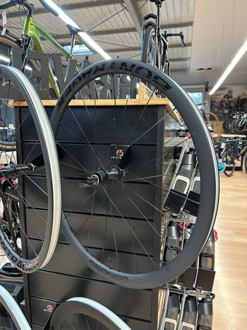 Used Bontrager Roues Carbone 2025 bike — image 2 of 2
