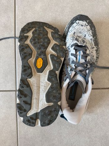 Used Hoka chaussure trail 2025 bike — image 2 of 3