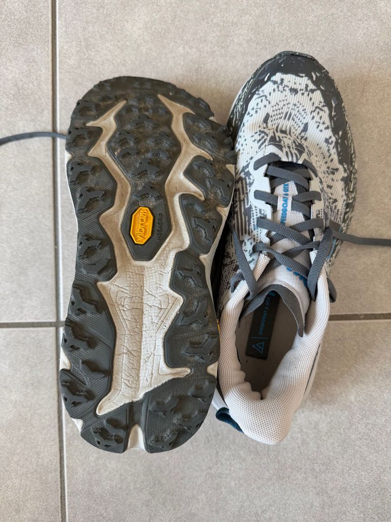 Used Hoka chaussure trail 2025 bike — image 2 of 3